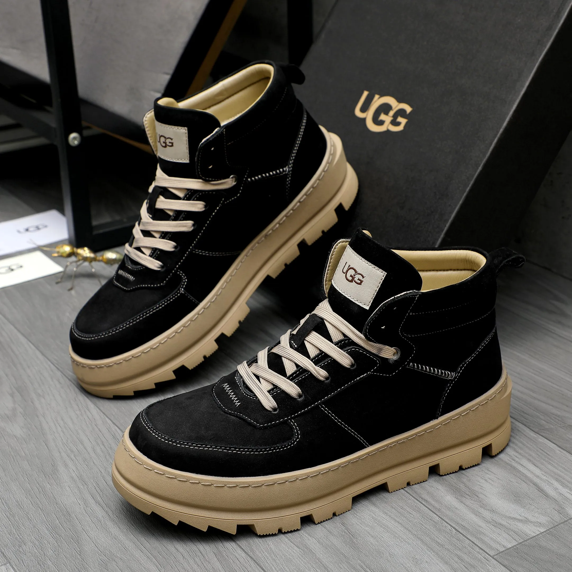 P620 Product trademark: "UGG" Gaobang men's shoes Regular size: 39-44 Product materials: Selected nubuck leather upper, wool lining, original outsole